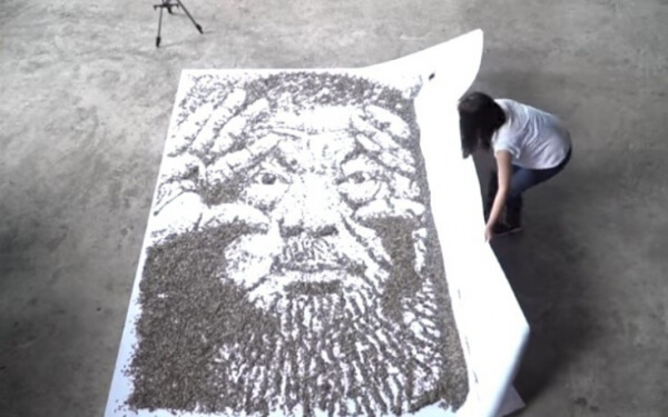 «20.000 λιόσποροι» ένα πορτραίτο του Ai Weiwei (Video)