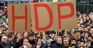 Γερμανία: Χιλιάδες Κούρδοι και Αλεβίτες διαδήλωσαν στην Κολωνία κατά του προέδρου της Τουρκίας Ερντογάν