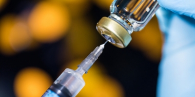 Υπερβολικά σπάνιες οι σοβαρές αλλεργικές αντιδράσεις στα εμβόλια για τον κορονοϊό, με συχνότητα μία περίπτωση ανά 100.000