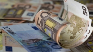 Σε 104 δισ. ευρώ ανέρχονται οι ληξιπρόθεσμες οφειλές προς το Δημόσιο- 34 δισ. ευρώ χρωστούν 79 άτομα