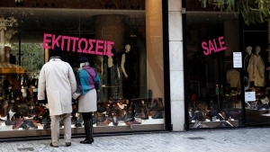 Εξετάζεται το ενδεχόμενο μείωσης του ωραρίου λειτουργίας των καταστημάτων