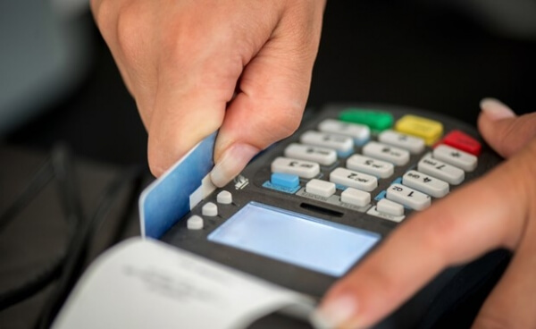 Τα 12 πρώτα επαγγέλματα για υποχρεωτικές συναλλαγές με POS - έρχεται και ο επαγγελματικός λογαριασμός