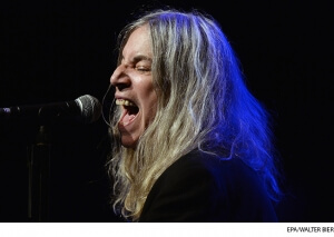 Πάτι Σμιθ: Ο Ντόναλντ Τραμπ αντιπροσωπεύει ό,τι χειρότερο υπάρχει στην κουλτούρα μας